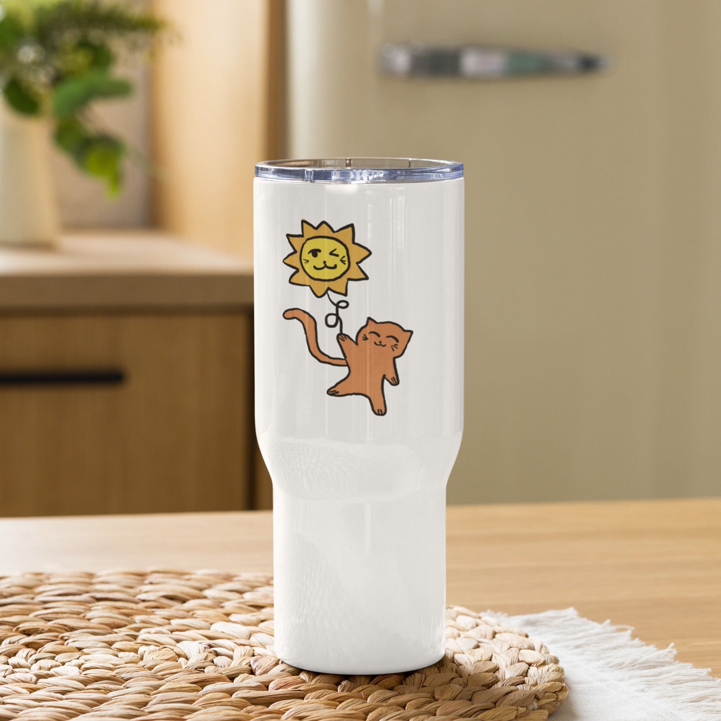 Travel mug with a handle